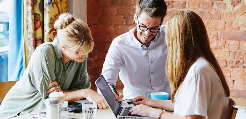 How Does Salesforce Mobile App Development Empower Field Teams?