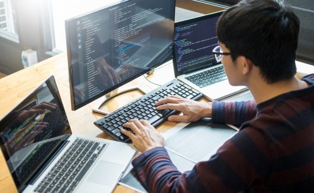 What is the difference between Hybrid and Native Mobile App development?
