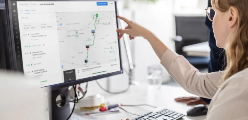 Top 10 Fleet Monitoring Software- Manage your Fleet Business with Ease